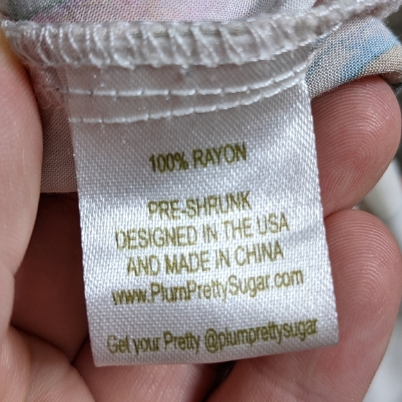 ✨3/$15 Plum Pretty Sugar cream & peach floral button up XS/S - Picture 7 of 8